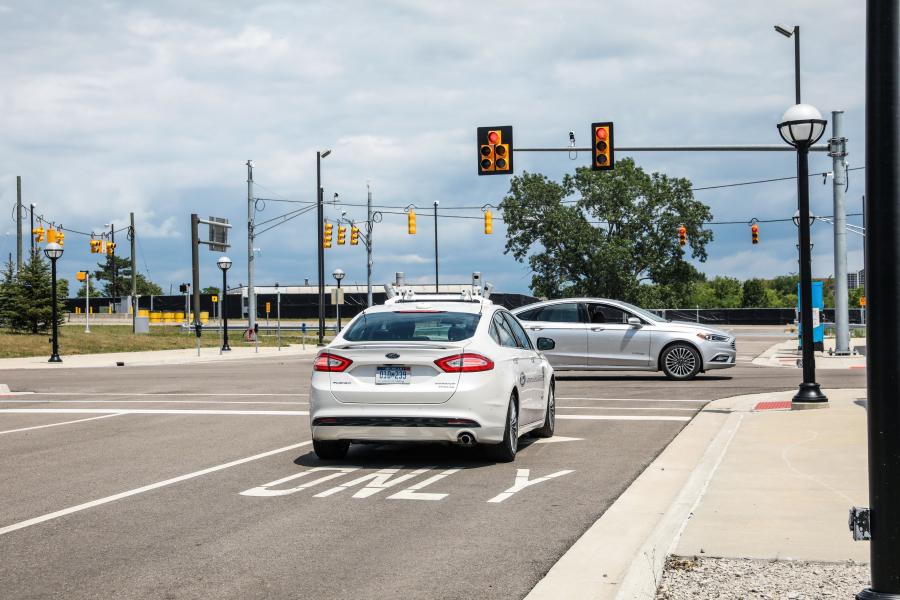  Ford Fusion Hybrid Autonomous Vehicle 2017 года  (фото 6 из 8)